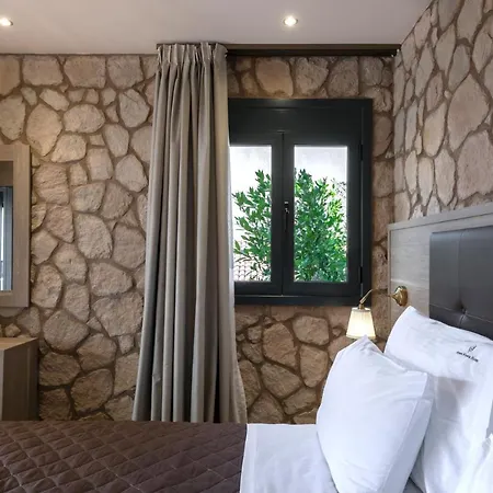 Manor Hotel 3*